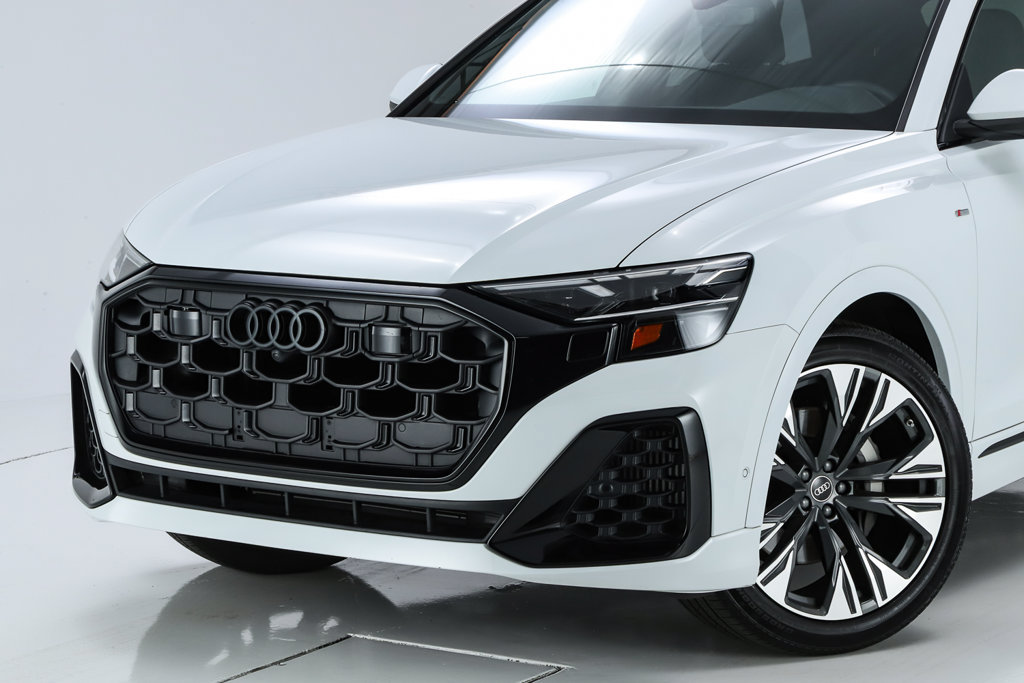Used 2026 Audi Q8 Premium Plus AWD/4WD image 3