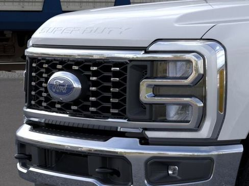 New 2026 Ford F350 4x4 Crew Cab DRW Super Duty image 17