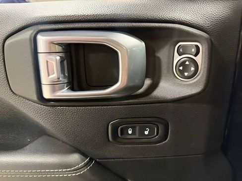 Used 2021 Jeep Wrangler Unlimited Sahara w/ Cold Weather Group AWD/4WD image 9