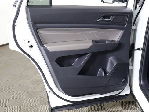 Used 2023 Volkswagen Atlas Cross Sport SE w/ Panoramic Sunroof Package image 25