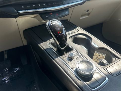 Used 2023 Cadillac XT4 Luxury w/ LPO, Onyx Lite Package AWD/4WD image 25