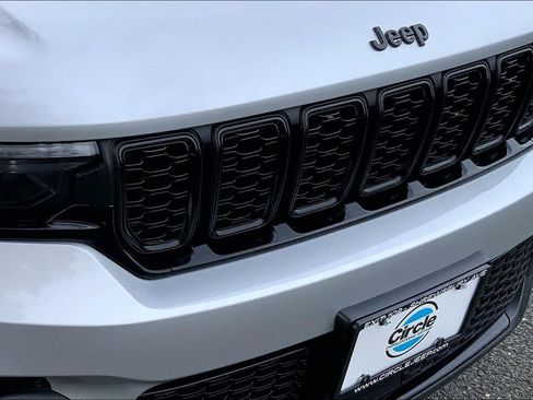 Certified 2025 Jeep Grand Cherokee Altitude image 24