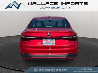 Certified 2025 Volkswagen Jetta SE FWD video 4