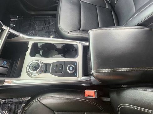Used 2022 Ford Explorer Limited w/ Equipment Group 301A AWD/4WD image 31