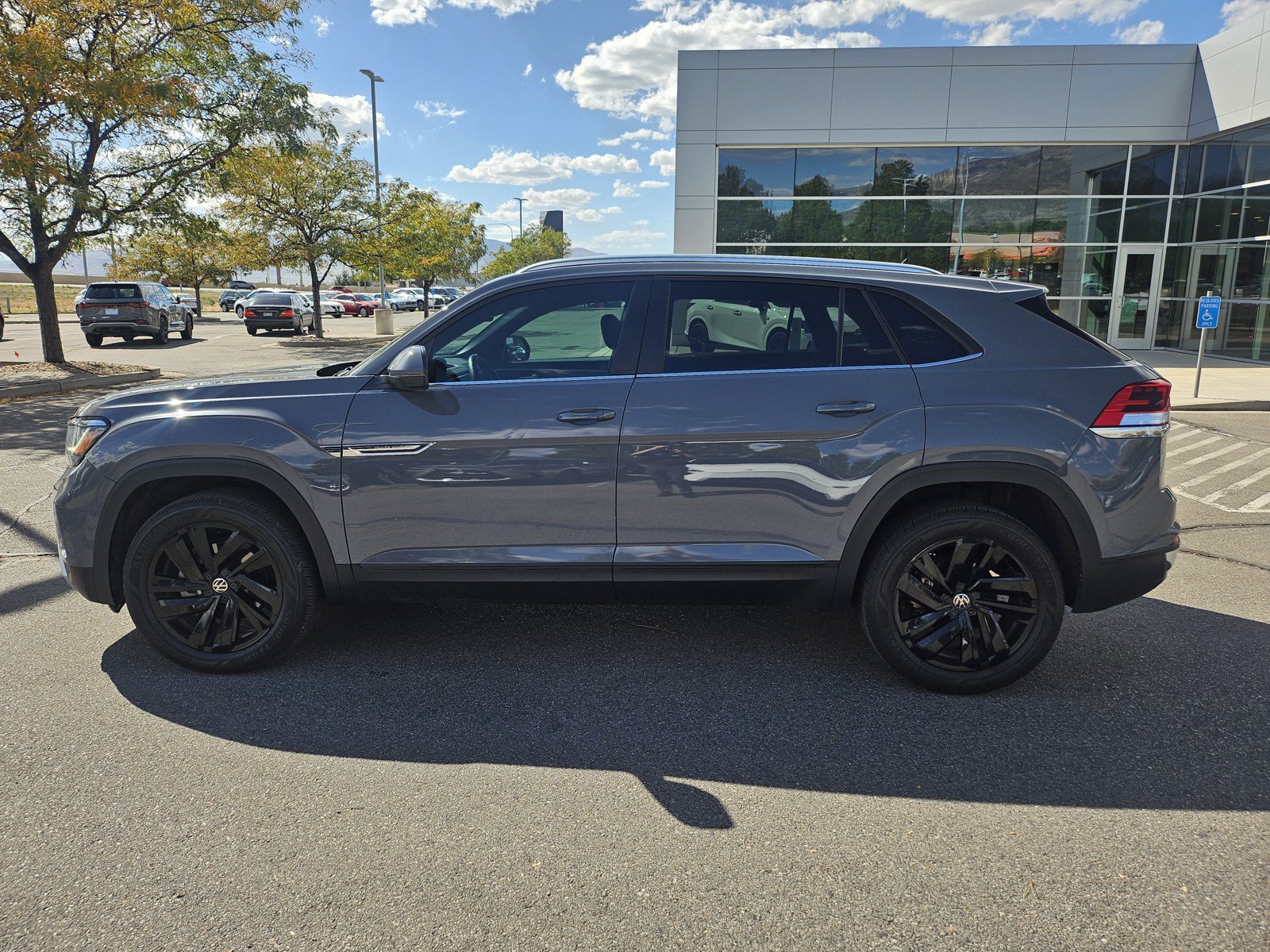 Used 2023 Volkswagen Atlas Cross Sport SE w/ Panoramic Sunroof Package AWD/4WD image 9