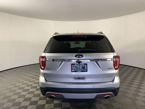 Used 2017 Ford Explorer XLT w/ Equipment Group 201A image 8