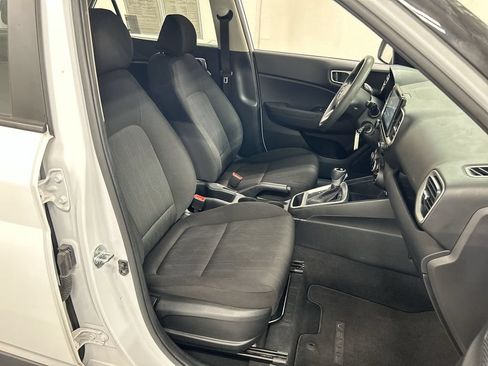Used 2021 Hyundai Venue SE FWD image 22