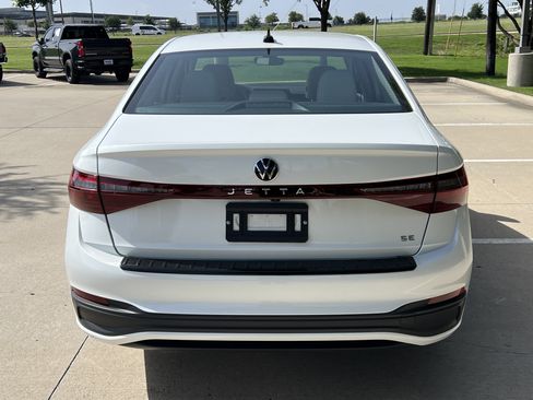 Certified 2026 Volkswagen Jetta SE w/ Black Wheel Package FWD image 8