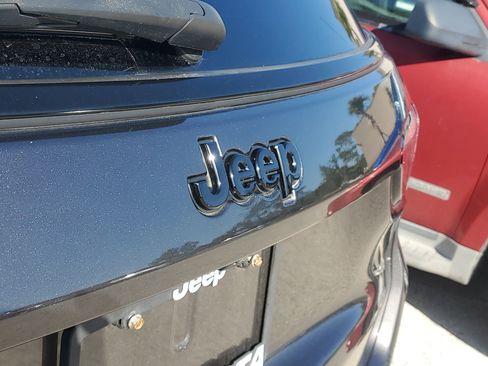 Used 2023 Jeep Compass Latitude AWD/4WD image 10
