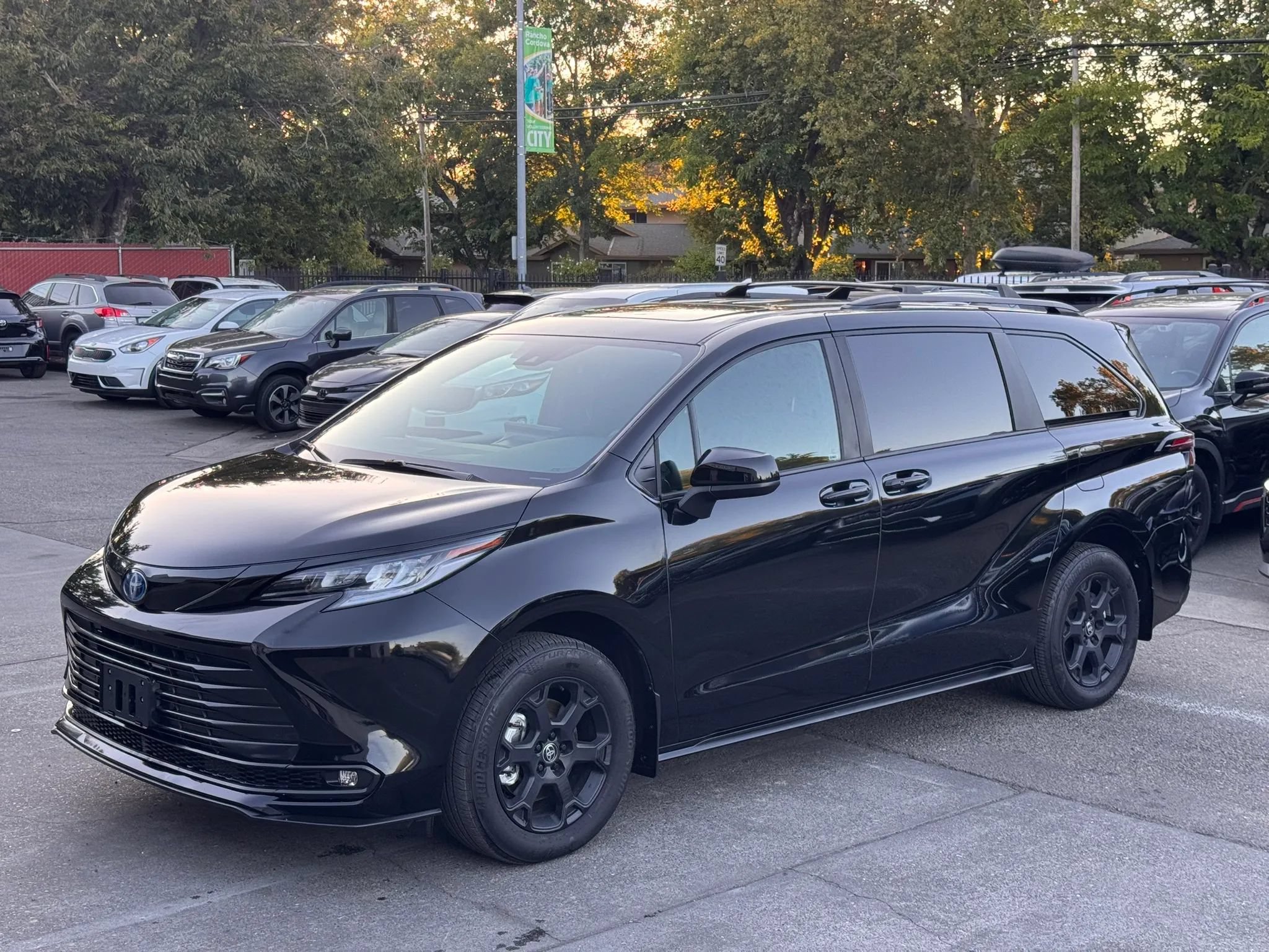 Used 2025 Toyota Sienna XLE Woodland Edition AWD/4WD image 2
