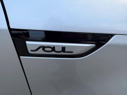 Used 2019 Kia Soul FWD image 3