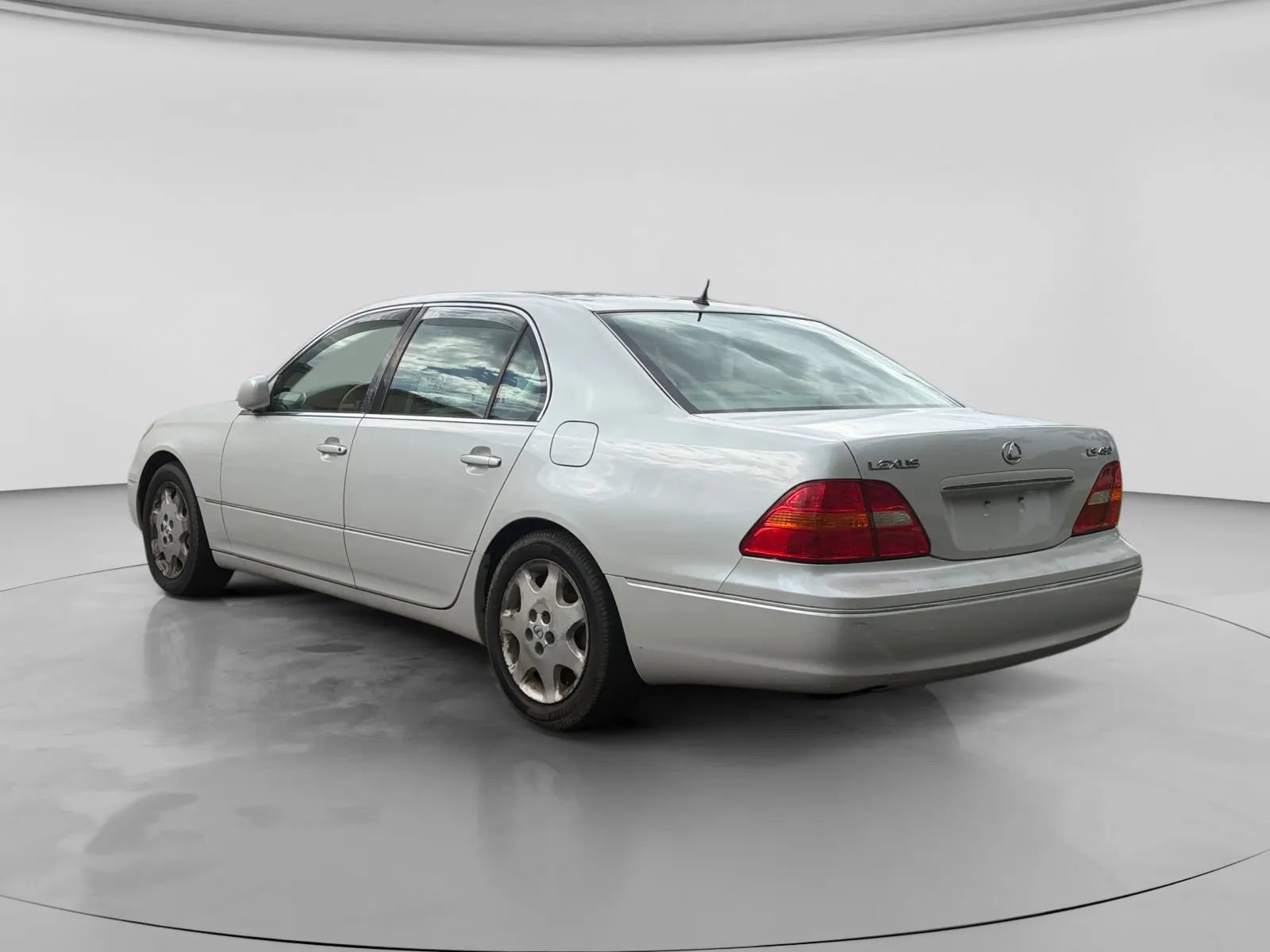 Used 2003 Lexus LS 430 RWD image 3