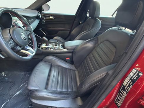 Used 2023 Alfa Romeo Giulia Estrema RWD image 12
