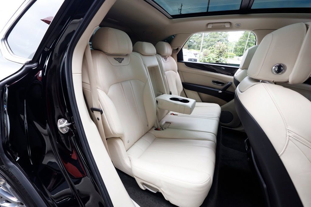 Used 2019 Bentley Bentayga AWD/4WD image 40
