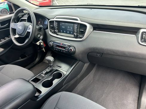 Used 2019 Kia Sorento AWD V6 image 34