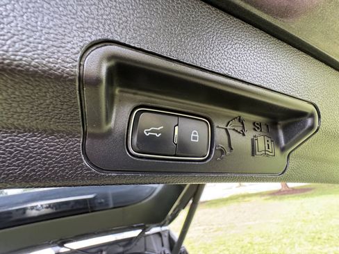 Used 2020 Ford Explorer XLT w/ Equipment Group 202A RWD image 32