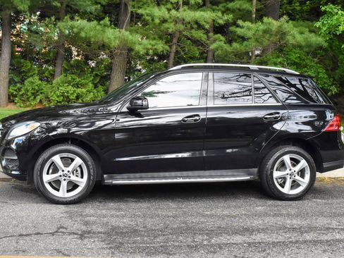 Used 2017 Mercedes-Benz GLE 350 w/ Premium 1 Package image 3