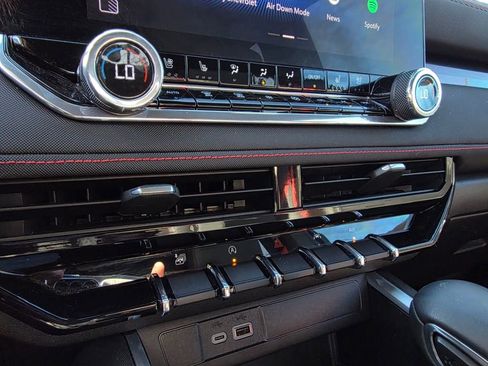 Used 2024 Chevrolet Colorado Z71 w/ Z71 Convenience Package 2 image 18