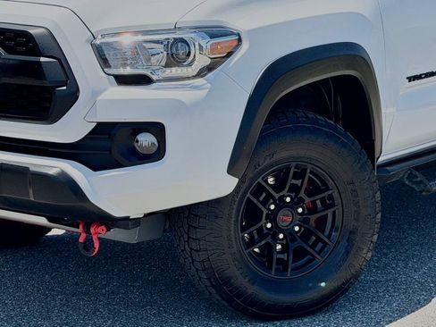 Used 2023 Toyota Tacoma TRD Off-Road w/ Black Out Package (TMS) AWD/4WD image 4