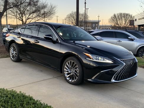 Used 2025 Lexus ES 300h w/ Luxury Package image 2
