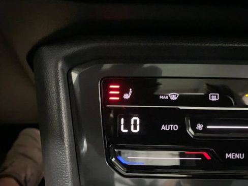 Used 2023 Volkswagen Tiguan SE w/ Panoramic Sunroof Package FWD image 58
