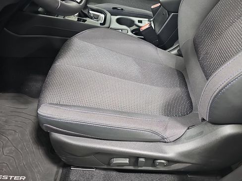 Used 2025 Subaru Forester Premium AWD/4WD image 31
