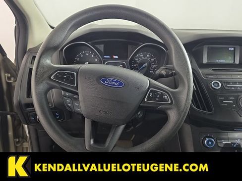 Used 2015 Ford Focus SE FWD image 12