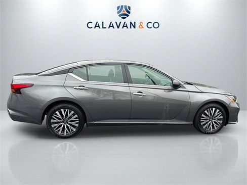 Used 2025 Nissan Altima 2.5 SV image 8
