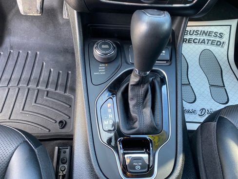 Used 2022 Jeep Cherokee Limited image 12