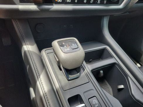 Used 2024 Nissan Pathfinder S FWD image 6