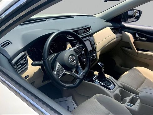 Used 2019 Nissan Rogue SV w/ Premium Package FWD image 12