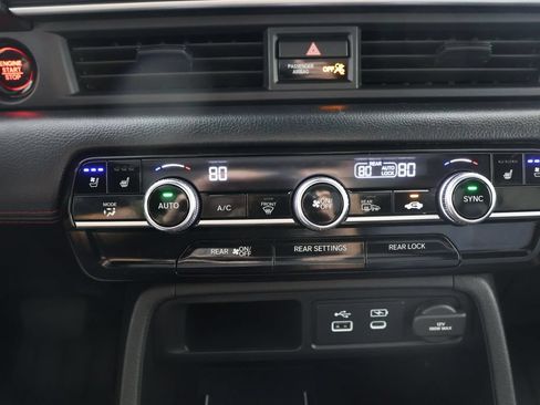Used 2025 Honda Pilot Black Edition image 15