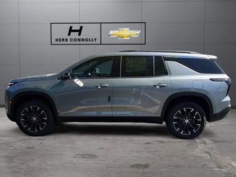 New 2026 Chevrolet Traverse LT w/ Sun and Wheel Package AWD/4WD image 2