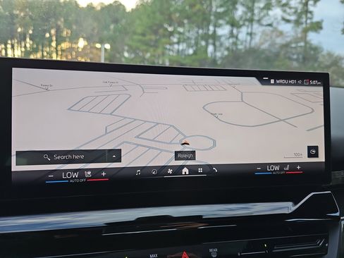 Used 2025 BMW 530i xDrive image 24