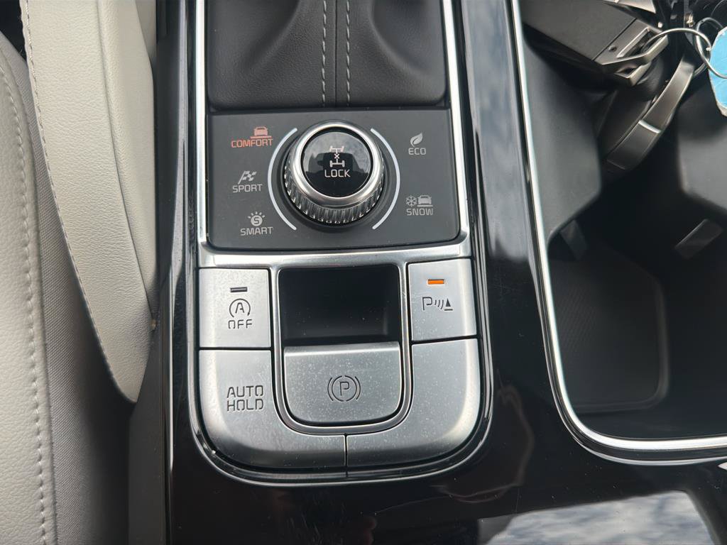 Used 2025 Kia Telluride EX w/ EX Captain's Chair Package AWD/4WD image 15