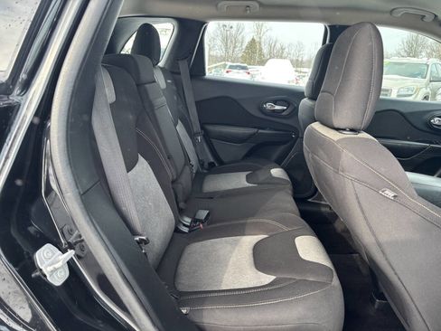 Used 2016 Jeep Cherokee Sport w/ Cold Weather Group image 17