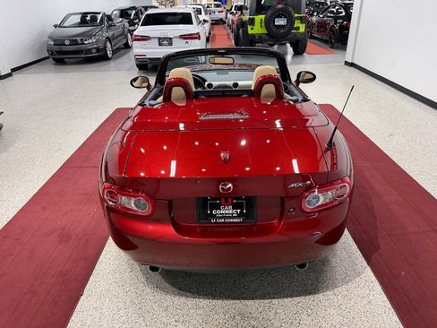 Used 2010 MAZDA MX-5 Miata Grand Touring w/ Premium Pkg RWD image 21