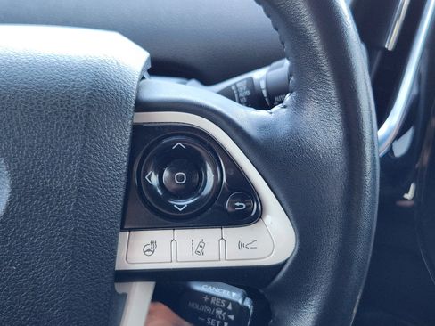 Used 2017 Toyota Prius Prime Advanced image 28