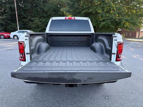 New 2026 RAM 2500 Big Horn AWD/4WD image 17