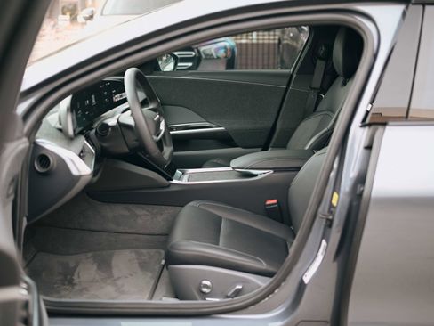 Used 2024 Lucid Air Touring image 8