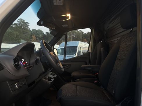 Used 2023 Mercedes-Benz Sprinter 144 Cargo image 34