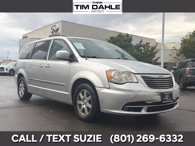Used 2012 Chrysler Town & Country Touring w/ Entertainment Group #1 FWD image 1