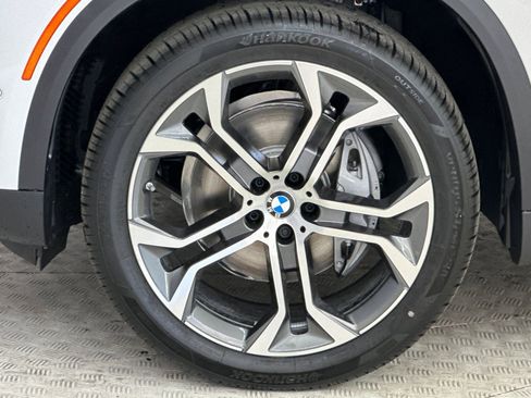 New 2026 BMW X5 sDrive40i image 11