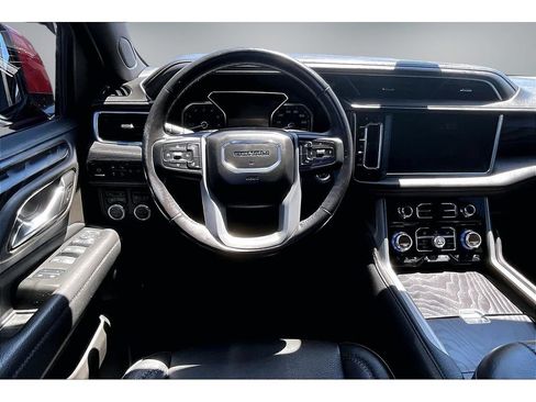 Used 2021 GMC Yukon Denali w/ Denali Ultimate Package AWD/4WD image 8