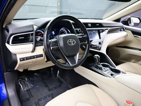 Used 2018 Toyota Camry XLE w/ Four Season Floor Mat Package FWD image 13
