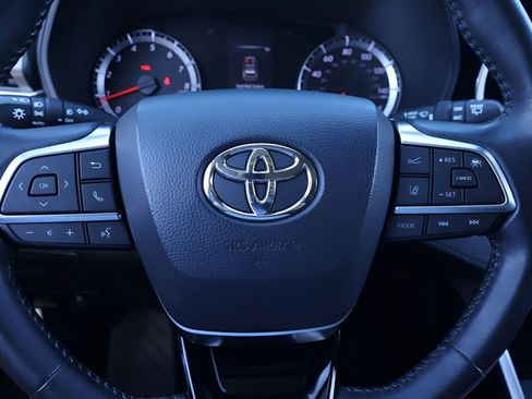 Certified 2020 Toyota Highlander LE FWD image 19