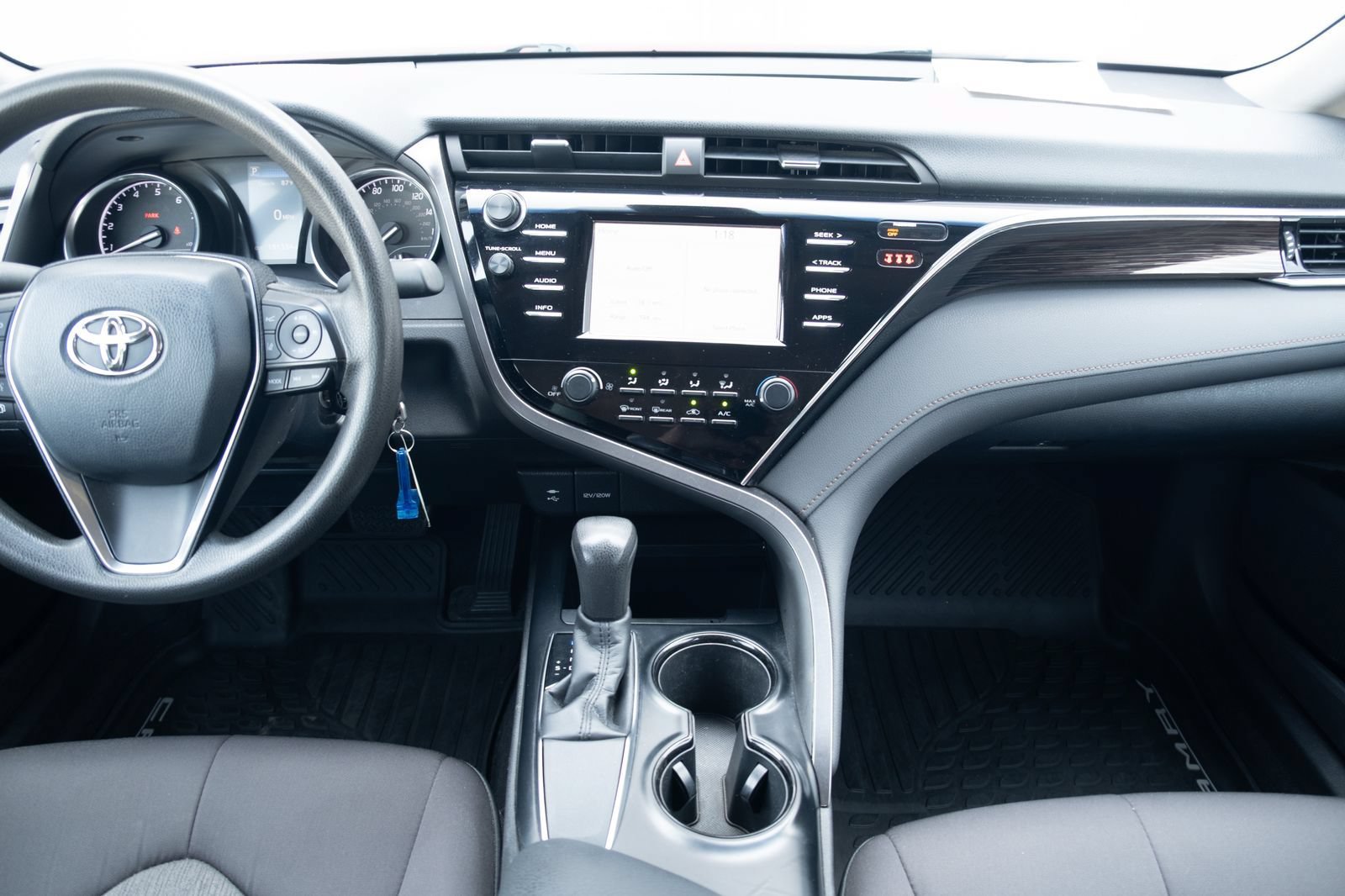 Used 2018 Toyota Camry LE FWD image 16