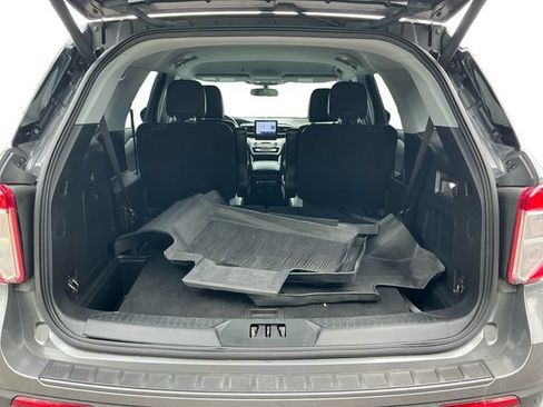 Used 2021 Ford Explorer XLT w/ Equipment Group 202A AWD/4WD image 19
