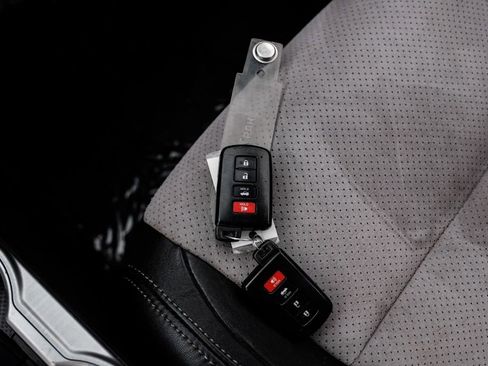 Used 2014 Toyota Camry SE w/ Leather Package image 58