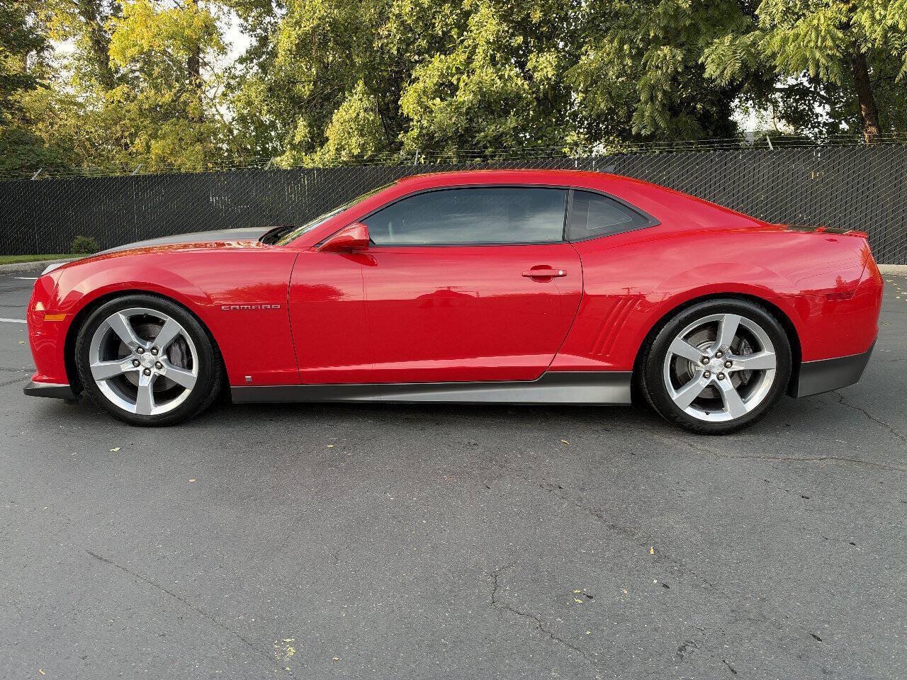 Used 2010 Chevrolet Camaro SS w/ LPO, Ground Effects Package RWD image 2